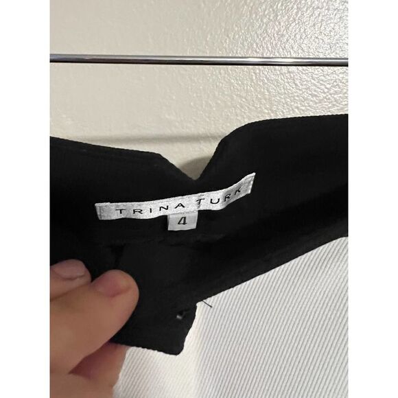 Trina Turk White Trousers with Back Stripes and Black Back Sz. 4 - Picture 4 of 8